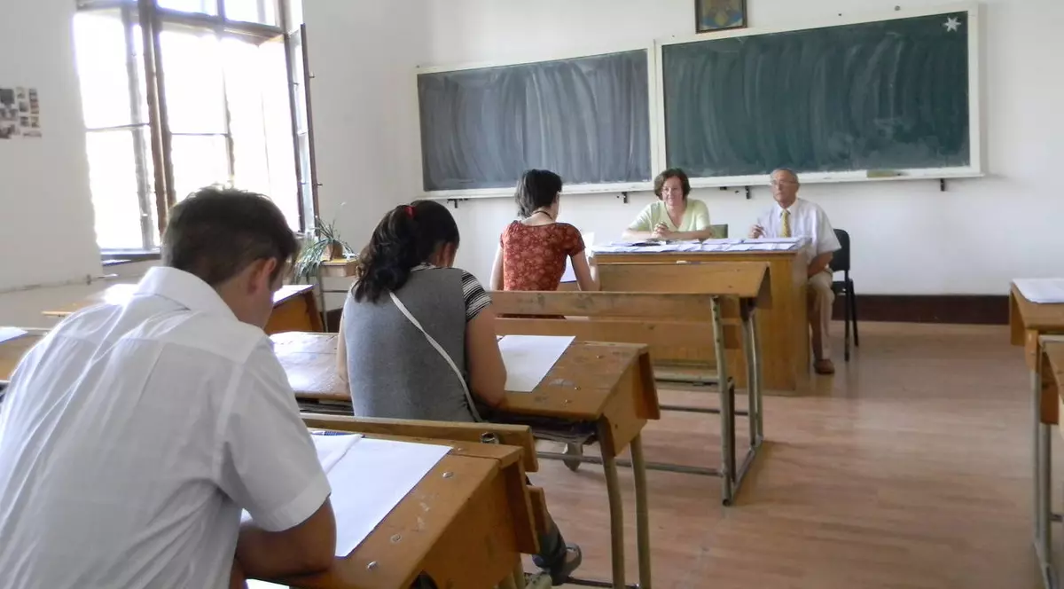 SIMULARE BACALAUREAT 2016. Trei elevi au fost eliminaţi de la proba la alegere