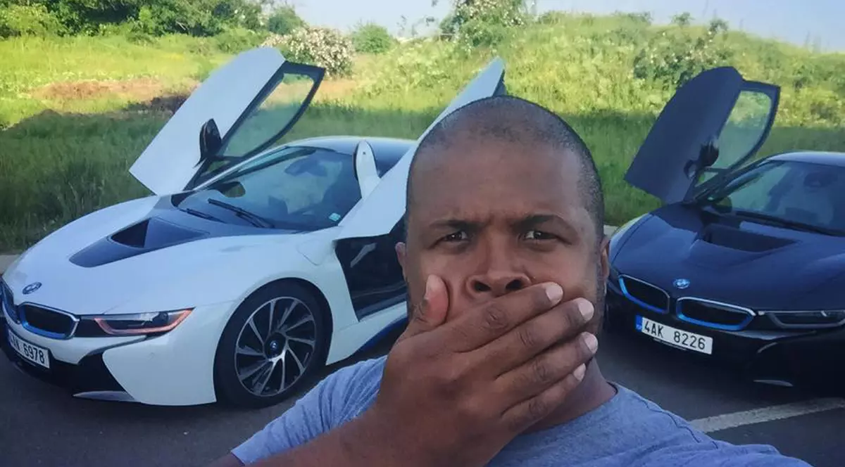 Cabral și-a lăsat plete și s-a vopsit... blond. Uite cum arată vedeta tv cu păr bălai