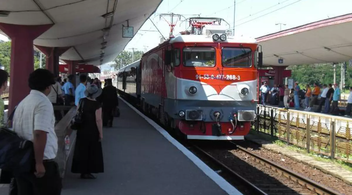Canicula face PRĂPĂD. Trenurile circulă cu mari întârzieri