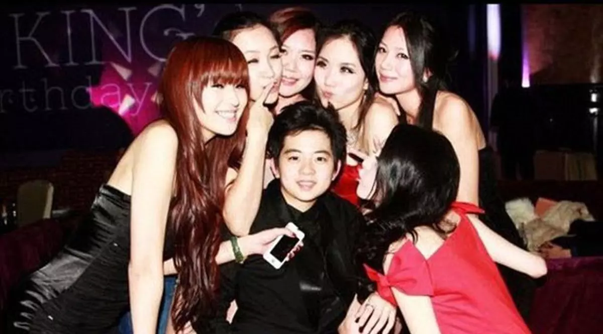 Guvernul chinez le-a pus gând rău beizadelelor! Cum au reuşit copiii de bani gata să îl scoată din sărite pe preşedintele Chinei | FOTO 