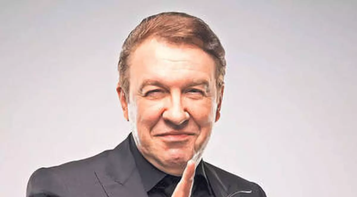 O vedetă e judecată dur în cazul fotografiei lui Gabriel Cotabiță cu o infirmieră. ”Să îți fie rușine! Ți-ai vândut colegul!”