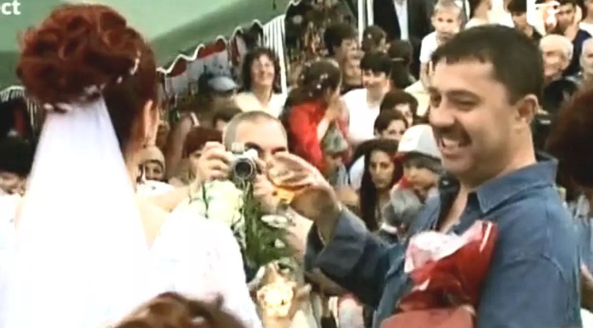 Nicolae Guță A ÎMPĂRȚIT TEANCURI DE BANI la nunta fiicei lui! Ce frumoasă a fost mireasa | FOTO