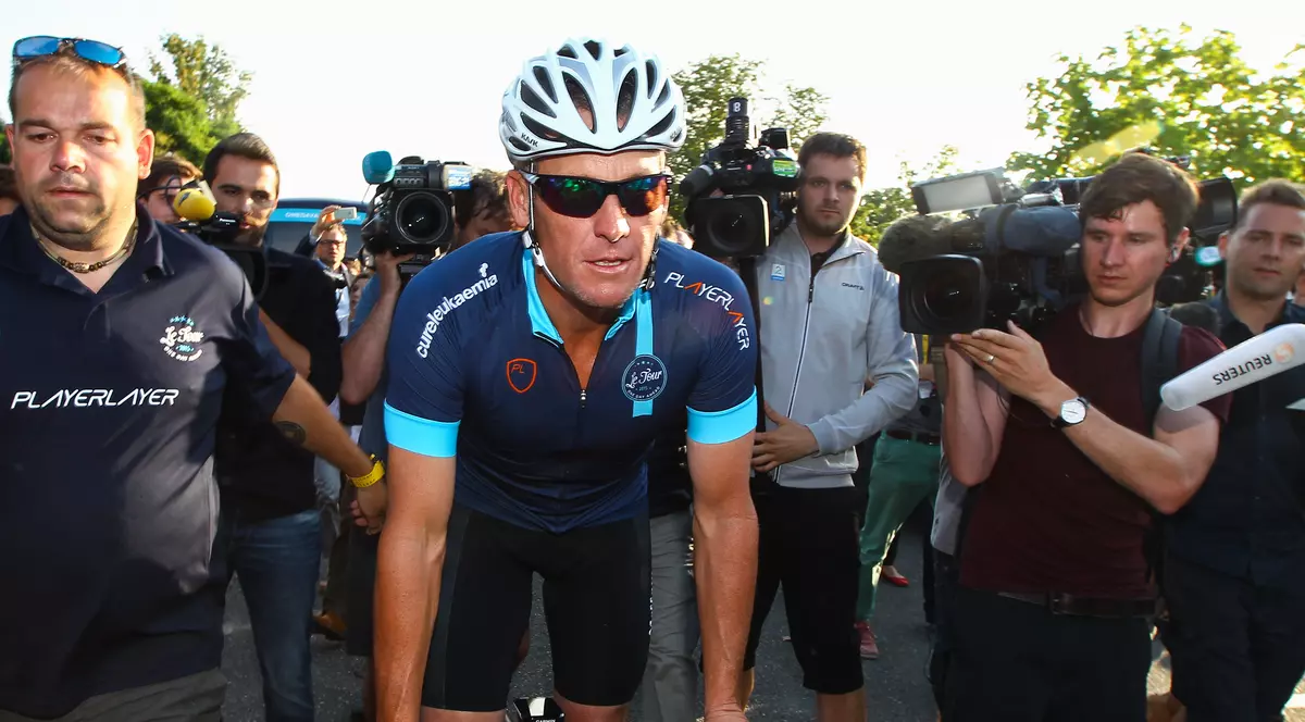 Lance Armstrong a pedalat pe șoselele din Turul Franței
