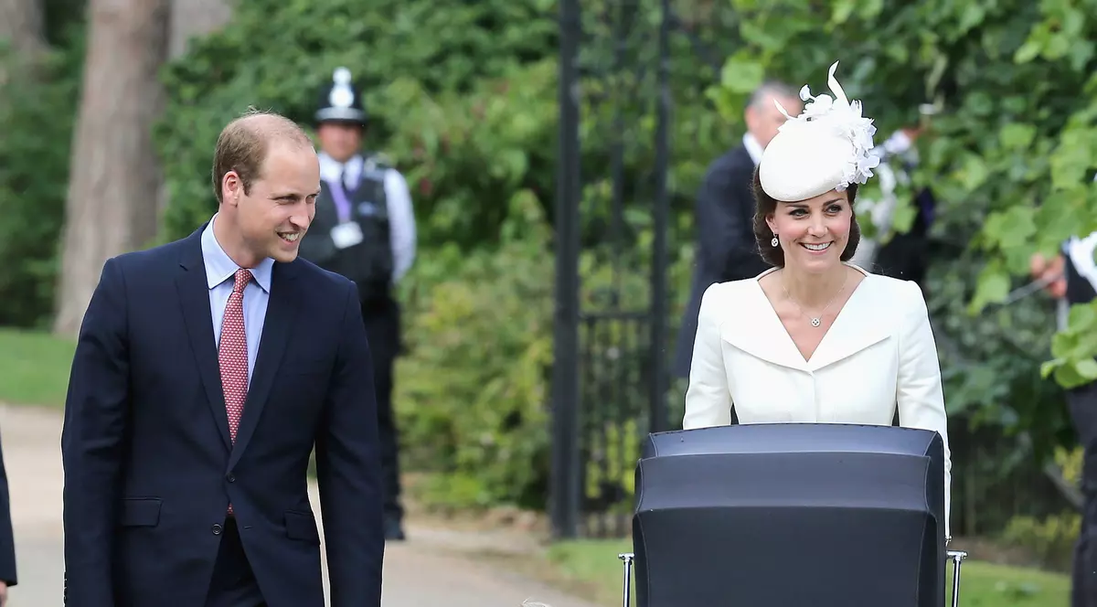 SURPRIZĂ! Cine sunt nașii prințesei Charlotte