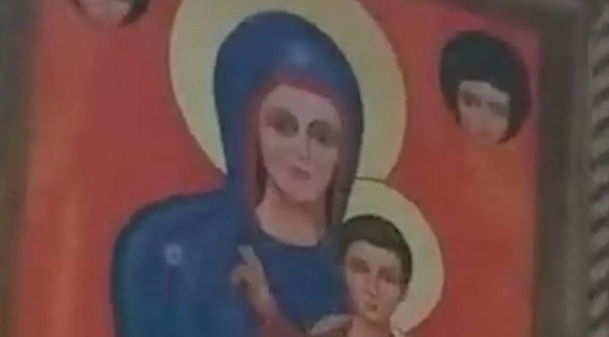 Enoriașii au fost martorii unui miracol în biserică. Icoana Fecioarei Maria spune rugăciuni! VIDEO