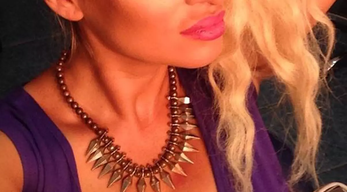 E gravidă? O blondă din showbiz se grăbeşte să facă nunta pentru că a rămas însărcinată 