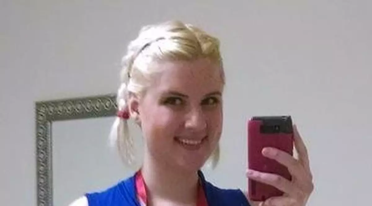 O vânzătoare a fost trimisă acasă, pentru că s-a îmbrăcat "nepotrivit". Cum arată vestimentaţia femeii