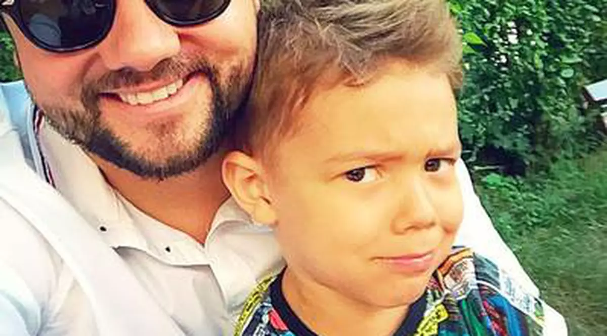 David Măruță nu mai vrea să stea departe de surioara lui. Ce cadou i-a dus micuței, la maternitate