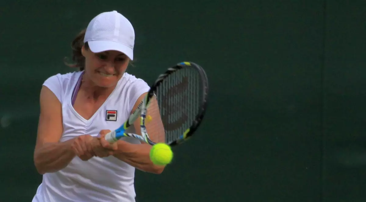 Monica Niculescu a răzbunat-o pe Halep: 6-3, 6-3 cu  Jana Cepelova și va da peste Kristina Pliskova. La dublu, Raluca Olaru, Simona Halep și Elena Bogdan au fost eliminate. Doar Irina Begu merge mai departe