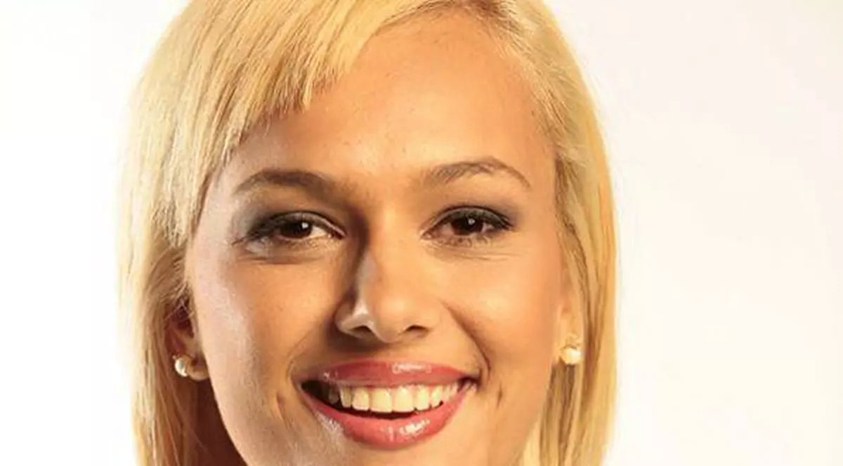 Ți-o mai amintești pe Pisi, din "Inimă de țigan"? Iată cât de mult s-a schimbat și cât de sexy e în costum de baie! FOTO