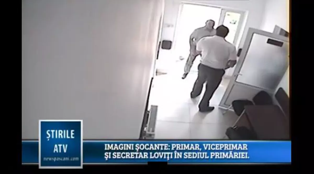 Un sătean i-a luat la bătaie pe toți din primărie: primar, vice și secretar | VIDEO