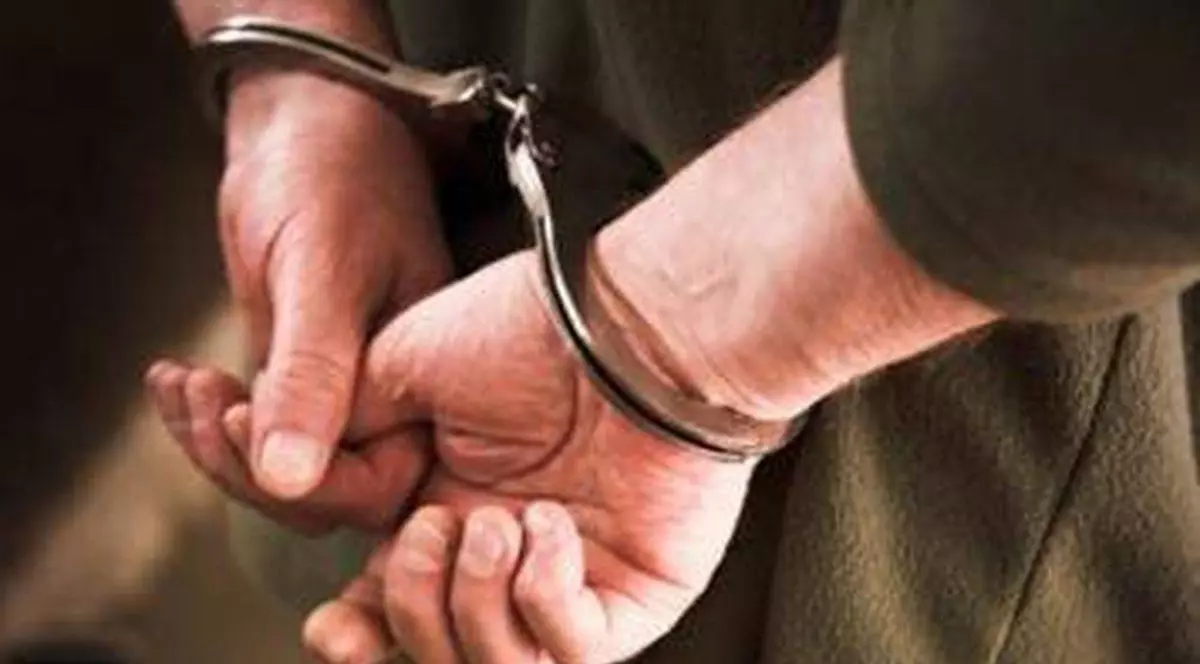 a fost reținut după ce și-a bătut soția