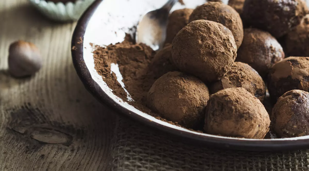 Trufe de ciocolată neagră cu avocado