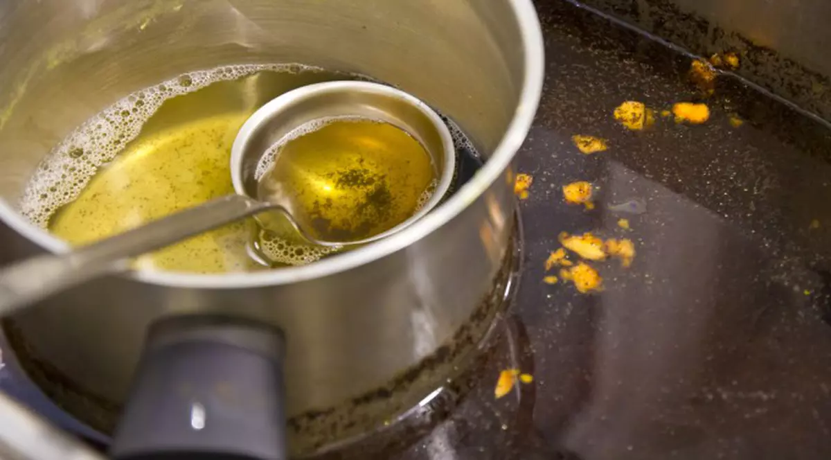 Metoda corectă de aruncare a uleiului gătit