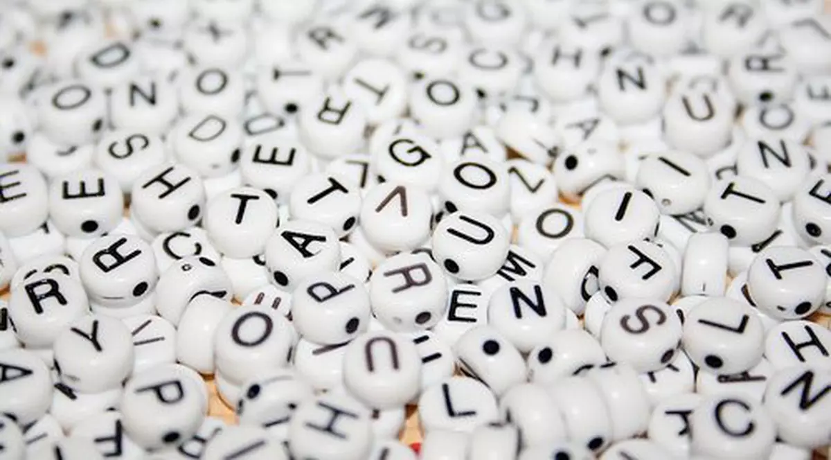 Nici nu-ți vine să crezi ce cuvinte le-a ”copt” mintea pentru a inventa o nouă limbă ...