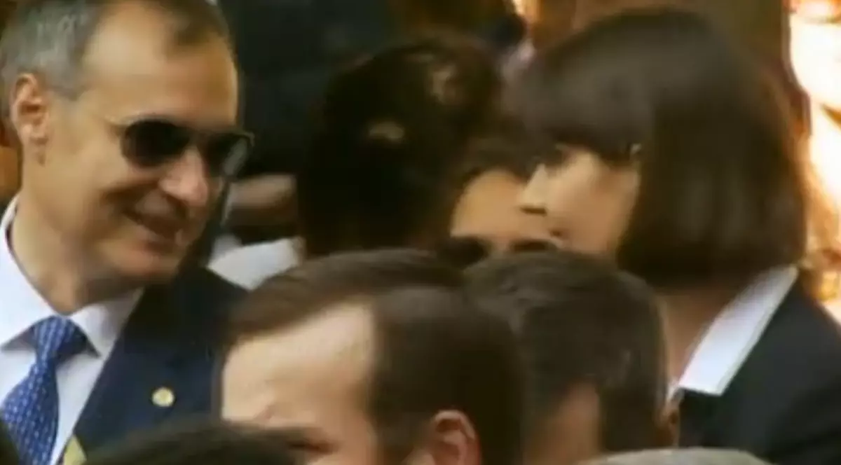 Reacţia incredibilă a şefei DNA, Laura Codruţa Kovesi, în timpul discursului lui Victor Ponta la ambasada Franţei | VIDEO