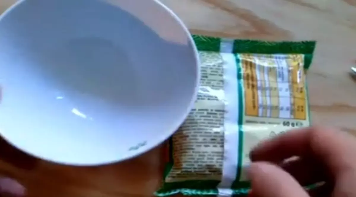 Experiment șocant! Ce se întâmplă cu supa la plic dacă o pui lângă flacără