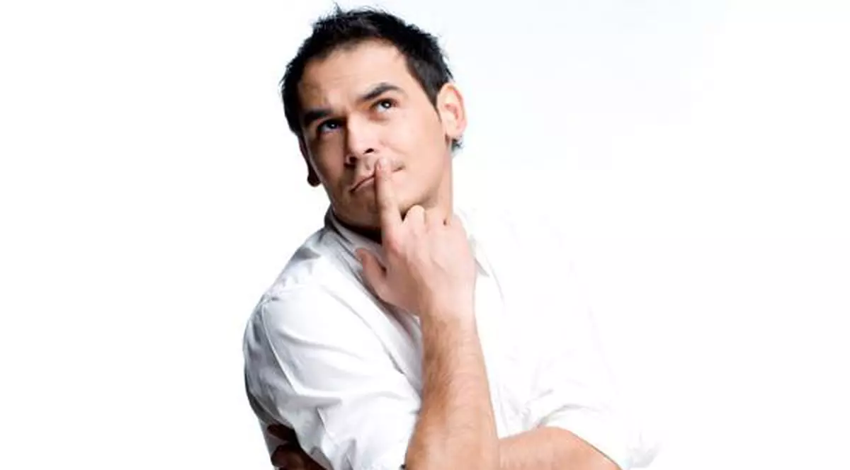 Și-a lipit poza cu Răzvan Simion pe oglindă, în semn de iubire