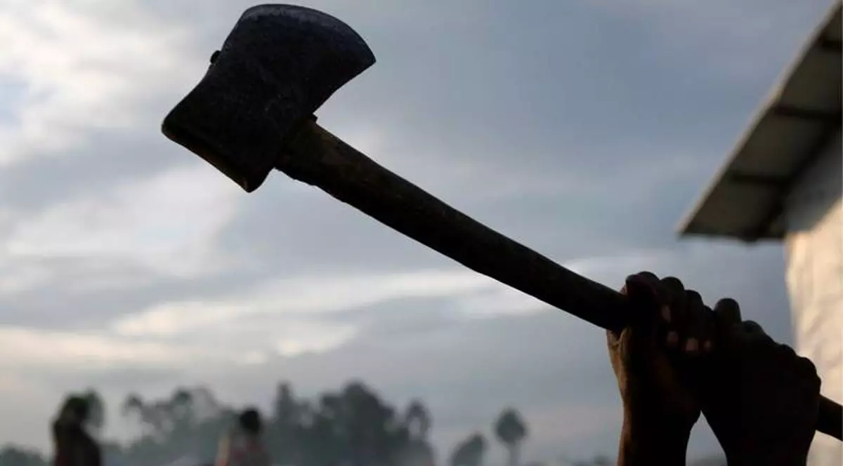 Adolescent din Prahova, acuzat că și-a ucis tatăl cu toporul. A anunțat cu durere decesul pe Facebook încercând să ascundă crima