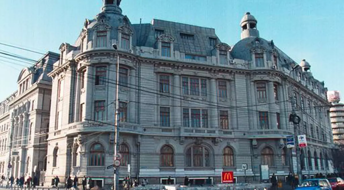 Liber la diploma Doctor Honoris Causa primită de Ceaușescu. O poți vedea și tu!