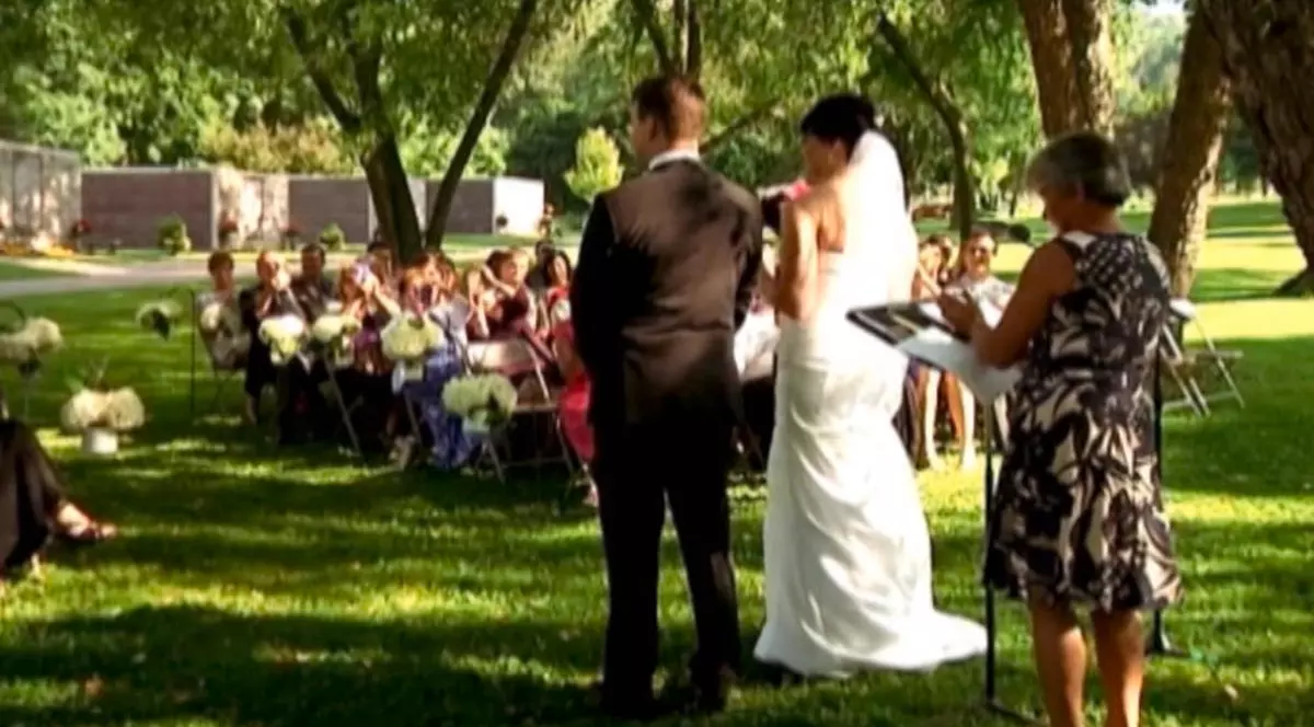 Nunta care a șocat mapamondul! Doi tineri și-au unit destinele într-un cimitir! Află de ce!