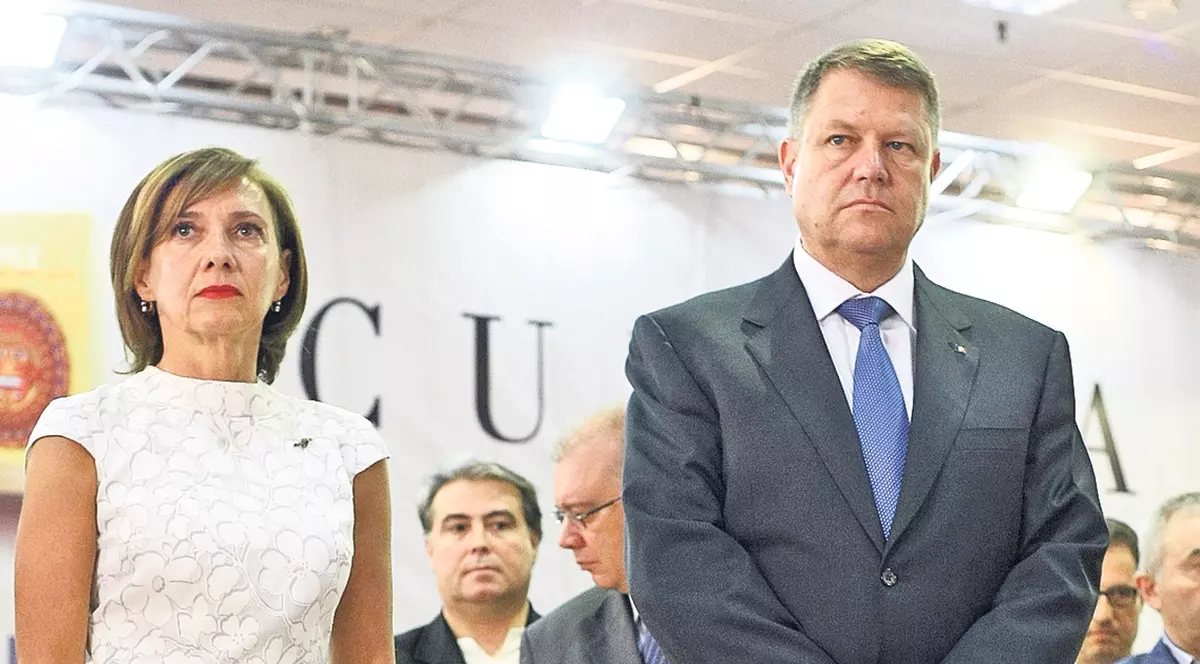 Carmen Iohannis nu se mută după soţ în Bucureşti