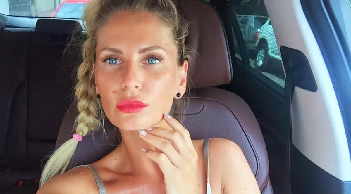 Andreea Bănică s-a tatuat: "Până acum nu am avut curaj". Ce desen şi-a făcut cântăreaţa