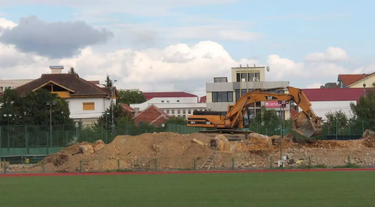 Stadionul vechi din Târgu Jiu este istorie. Noua arenă costă 22 de milioane de euro / GALERIE FOTO
