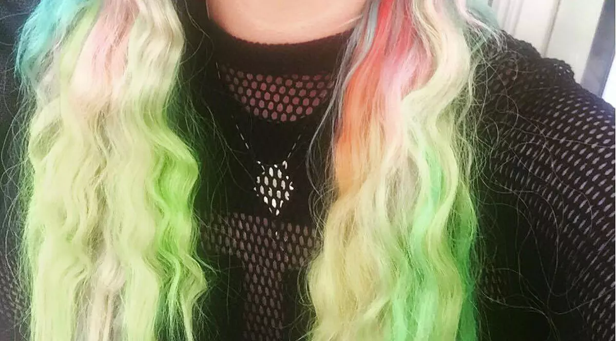 Delia şochează din nou. Fanii nu sunt deloc încântaţi de ultima ei schimbare: "Chiar îţi stă urât"