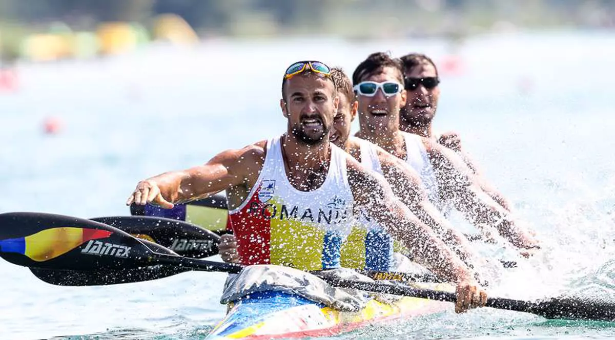 Băieți de aur! Echipajul României de canoe-4 1.000 m, campion mondial la Milano. ^Între băieți, un fotomodel cunoscut și un fotbalist cu opt medalii la activ! Altul a avut pojar și a concurat pe semnătură!