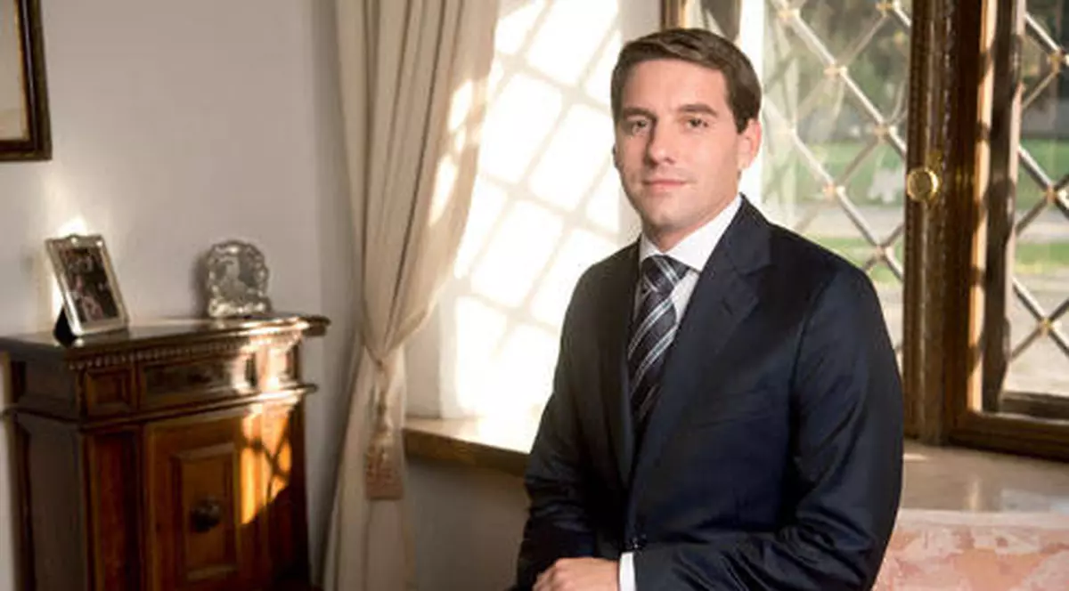 Prima declaraţie a nepotului regelui Mihai, după ce a fost EXCLUS din linia de succesiune la tron: "Decizia este binevenită"