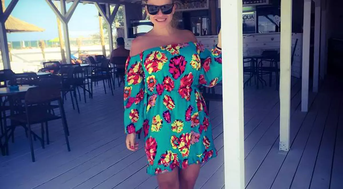 Mama Andei Adam poate fi confundată ușor cu celebra fiică