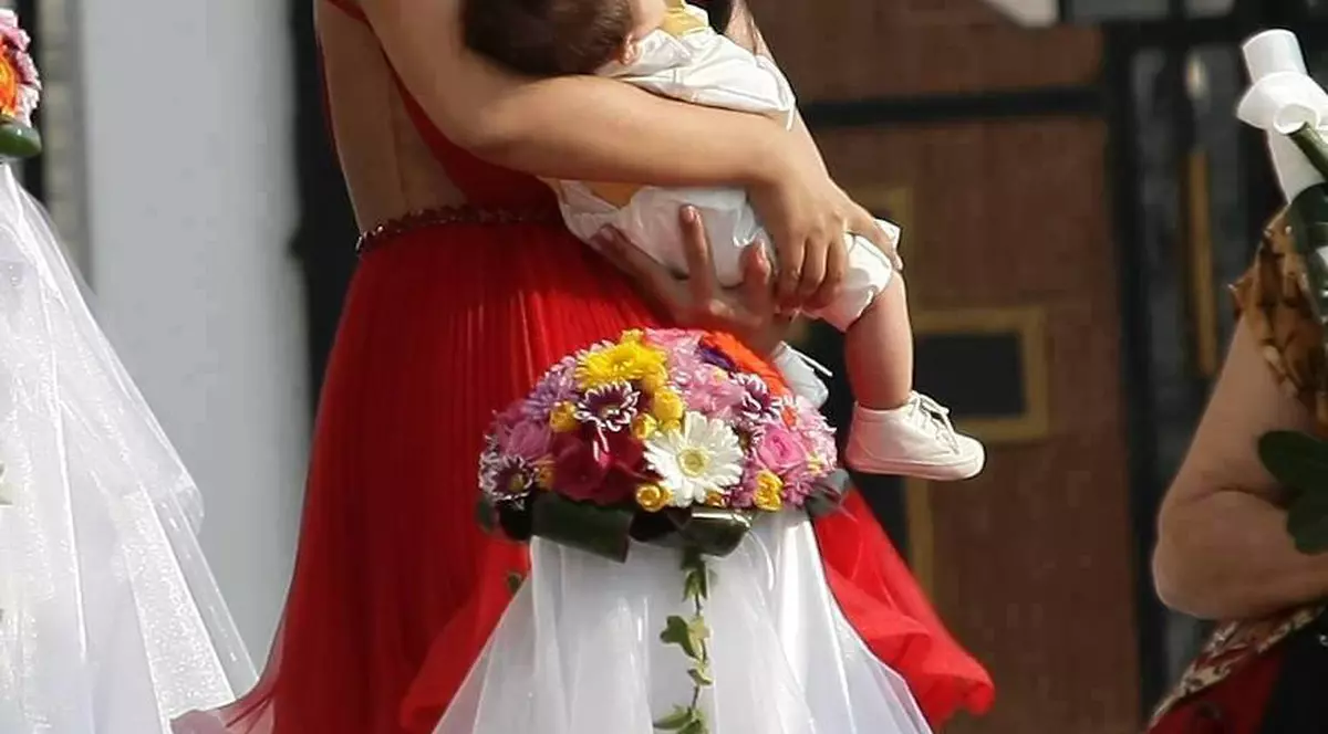 Uite cât de mult seamănă micuțul Andreei Mantea cu mama sa!