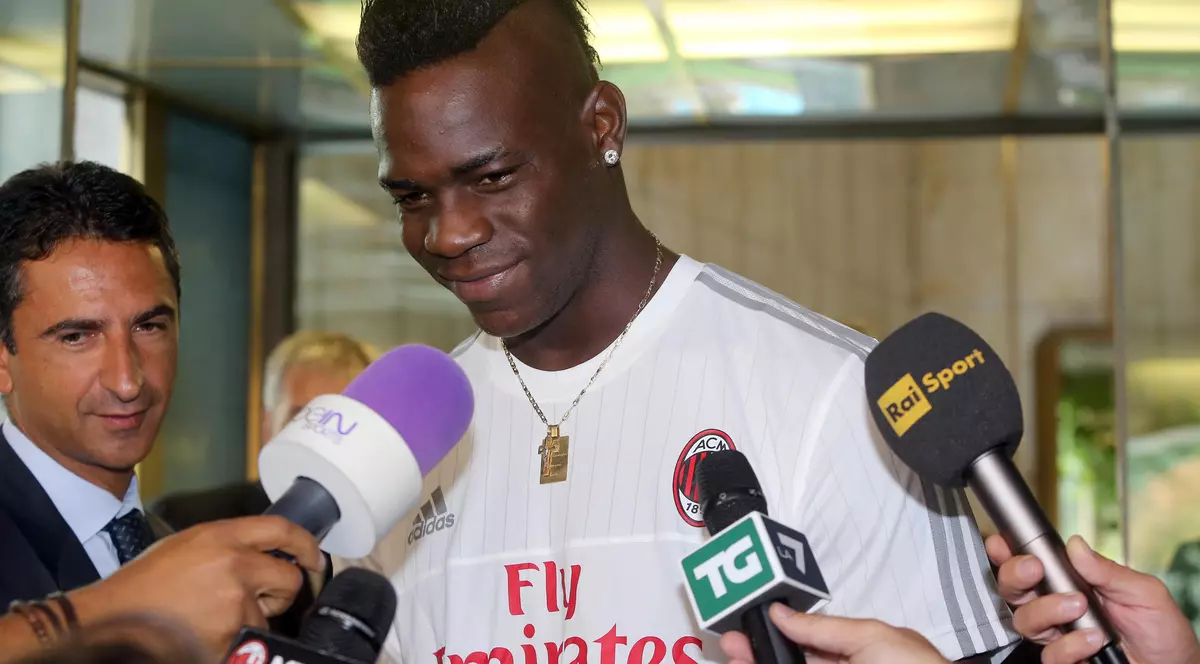 Mario Balotelli lucrează ca impresar în UFC. A provocat la luptă doi coloși