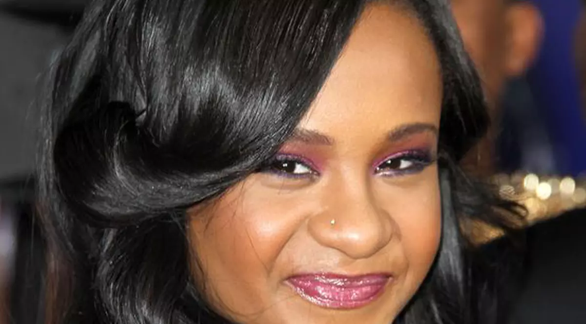 O fotografie cu Bobbi Kristina în sicriu a fost vândută către un tabloid cu un preț FABULOS! Vezi cât!