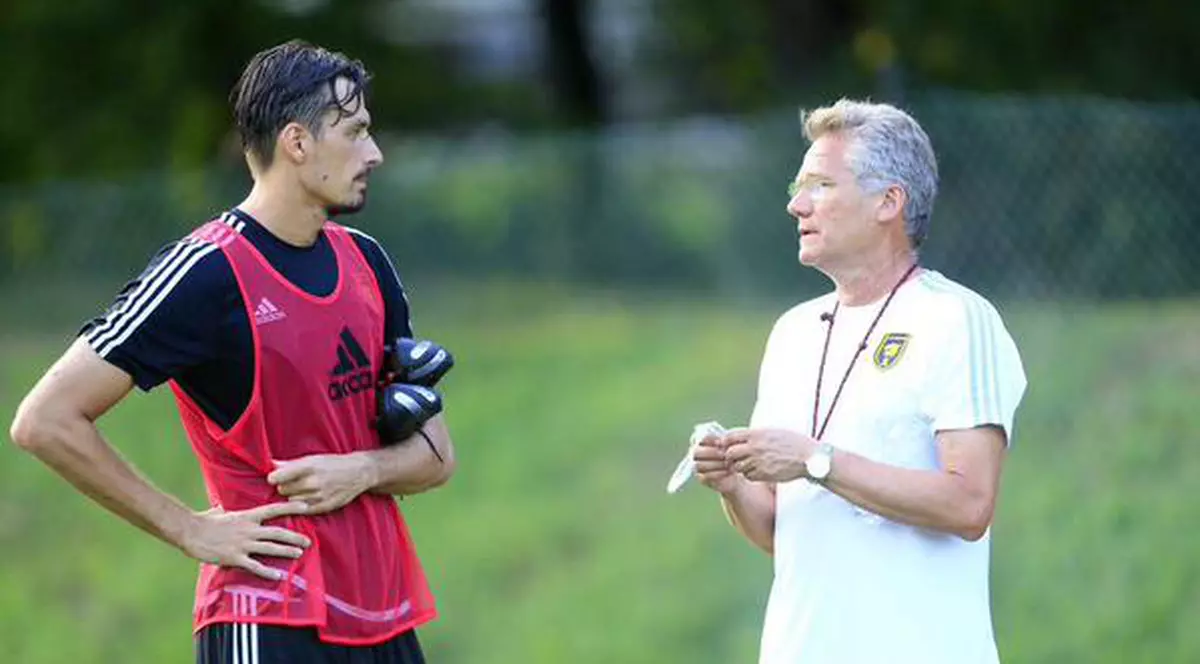 Szukala şi-a reziliat contractul cu Al Ittihad, iar Steaua se luptă cu Litex pentru semnătura fundaşului polonez