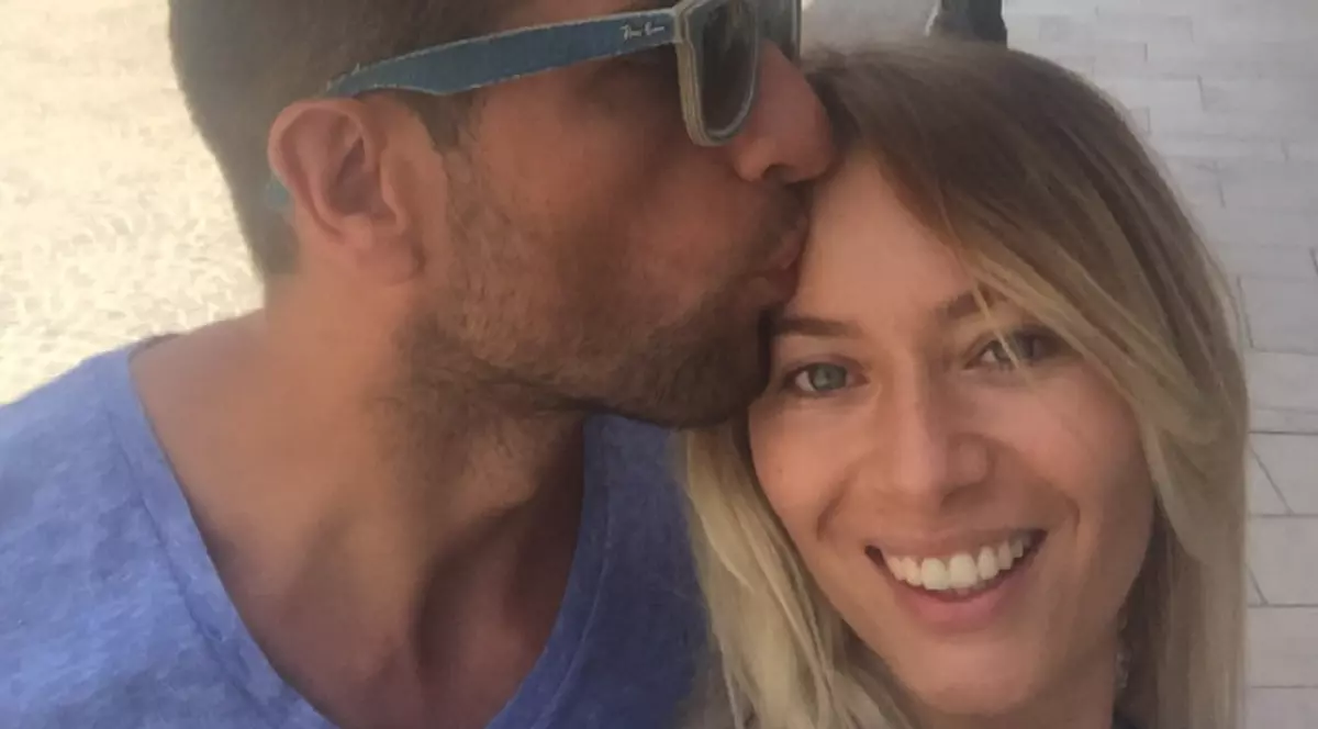 Uite cum petrece luna de miere Laura Cosoi! Foto în articol!