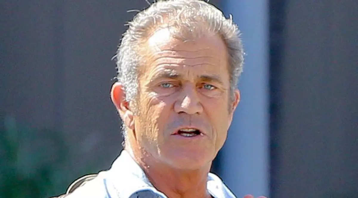 Mel Gibson, anchetat pentru agresarea unei ziariste care l-a fotografiat compania unei tinere