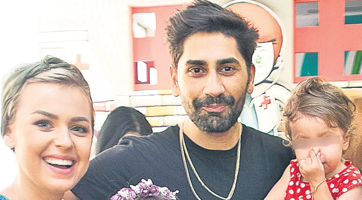 Misha intră din nou în studio