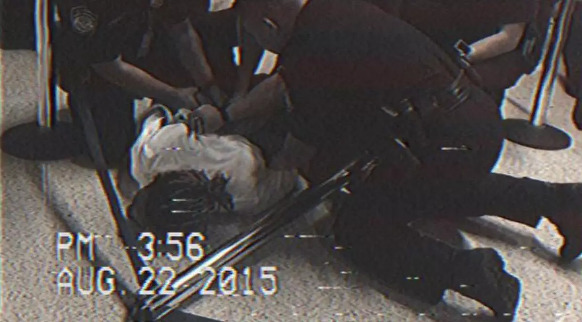 Rapperul Wiz Khalifa, încătușat pe aeroportul din Los Angeles! Motivul este incredibil | VIDEO