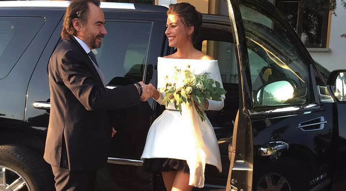 Primele imagini din vacanță cu soția lui Bobby Păunescu în costum de baie! Cât de bine arată!