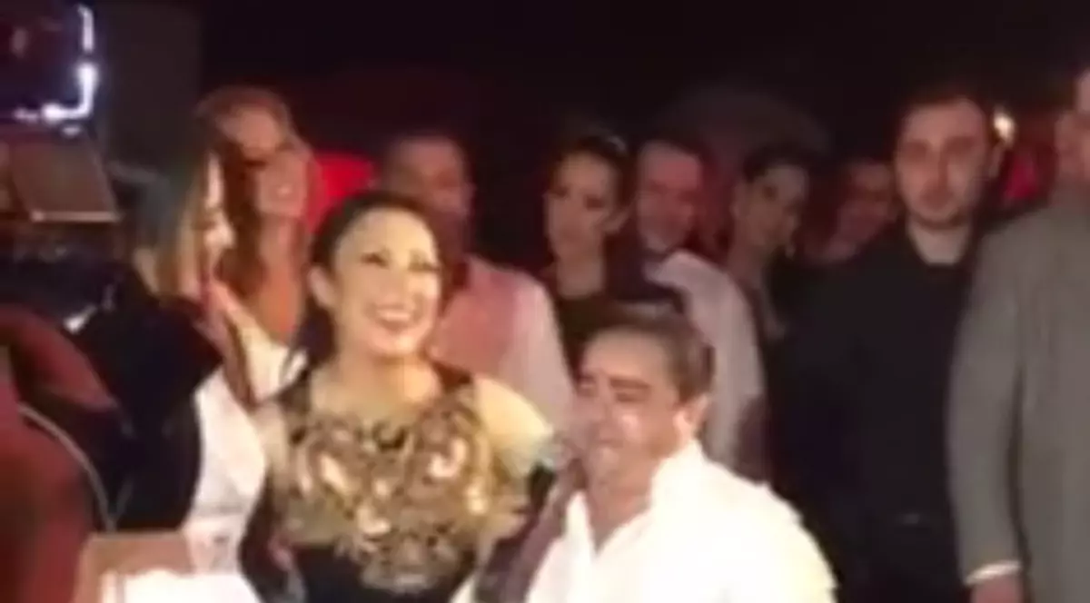 Adrian Minune, dedicație EMOȚIONANTĂ pentru Pepe și nași, la petrecerea de botez| FOTO & VIDEO