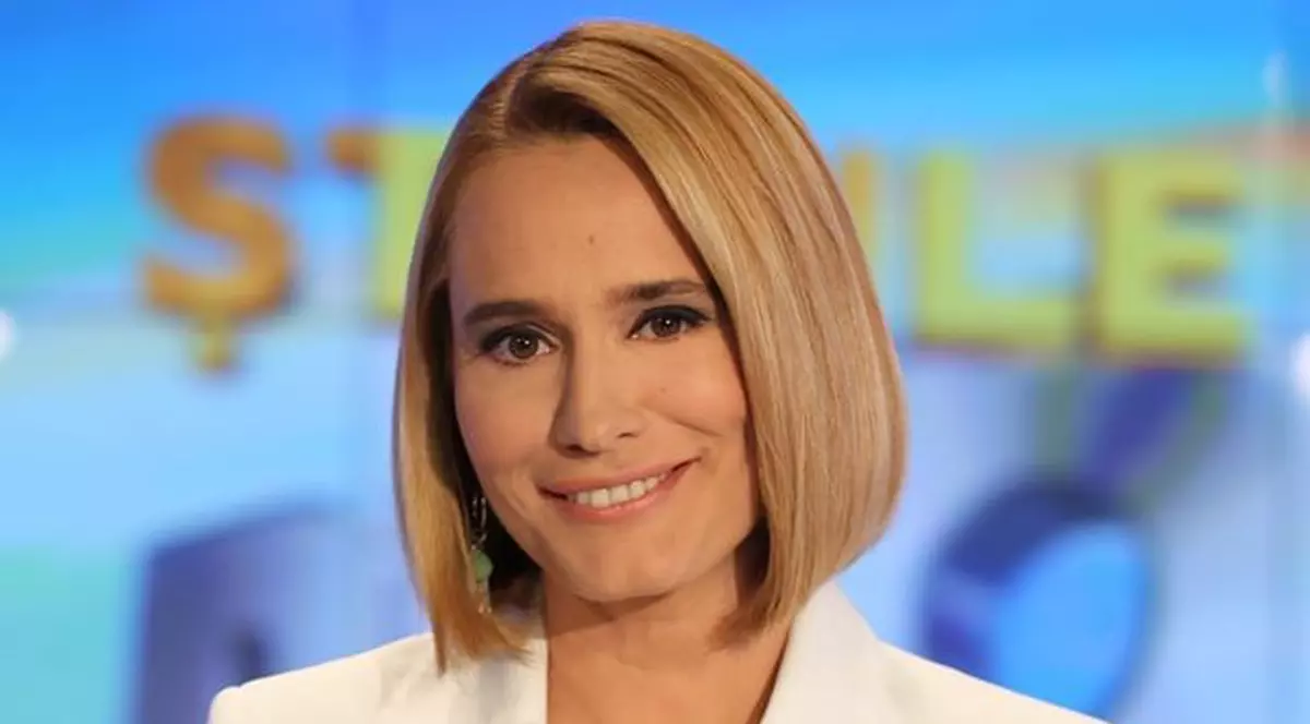 Andreea Esca, așa cum rar o vezi! Se mândrește cu cei mai ciudați pantofi