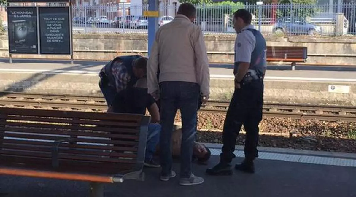 Atac armat în Franța! Doi oameni au fost răniți într-un tren | VIDEO