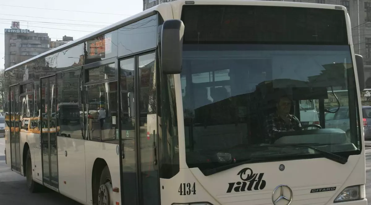 Validarea cardului RATB este OBLIGATORIE în toate autobuzele, tramvaiele şi troleibuzele!