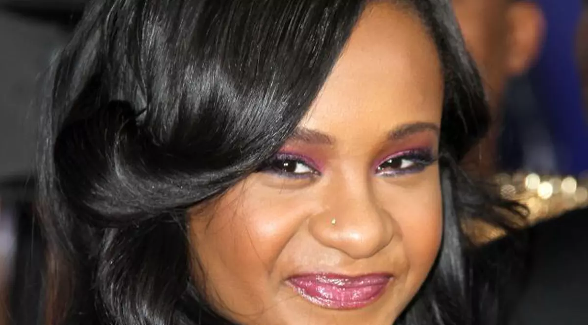 Primele imagini cu sicriul lui Bobbi Kristina. Fiica lui Whitney Houston va fi îngropată lângă mama ei