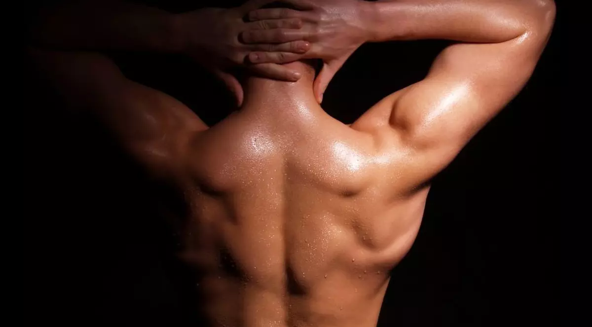 Americanii au ”descoperit” că cel mai mare site de escorte masculine din lume e un ”bordel pe Internet”! Şapte bărbaţi arestaţi pentru prostituţie