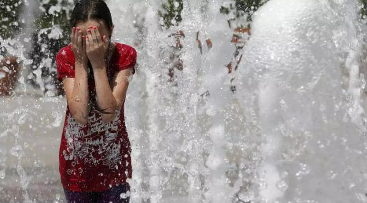 Cod PORTOCALIU de caniculă în cinci județe. Veste bună pentru bucureșteni