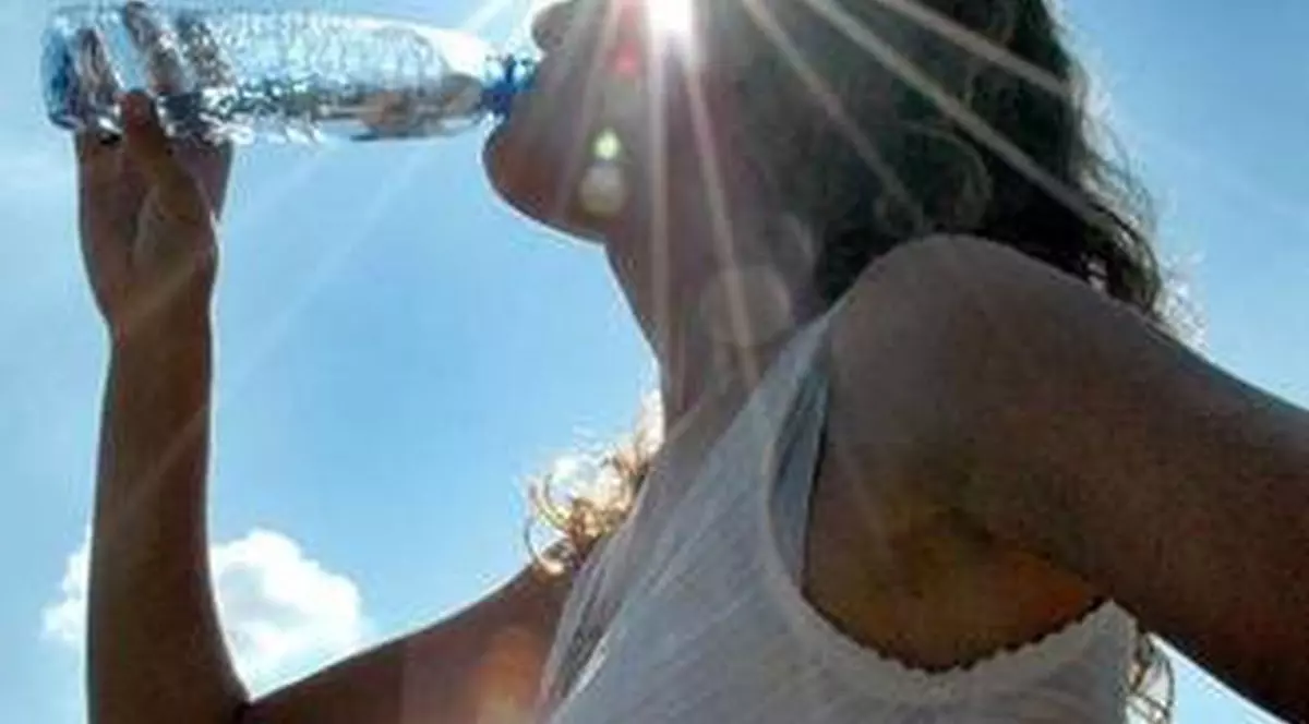 Săptămână CANICULARĂ. Meteorologii au emis cod galben și PORTOCALIU. Disconfort termic deosebit de accentuat