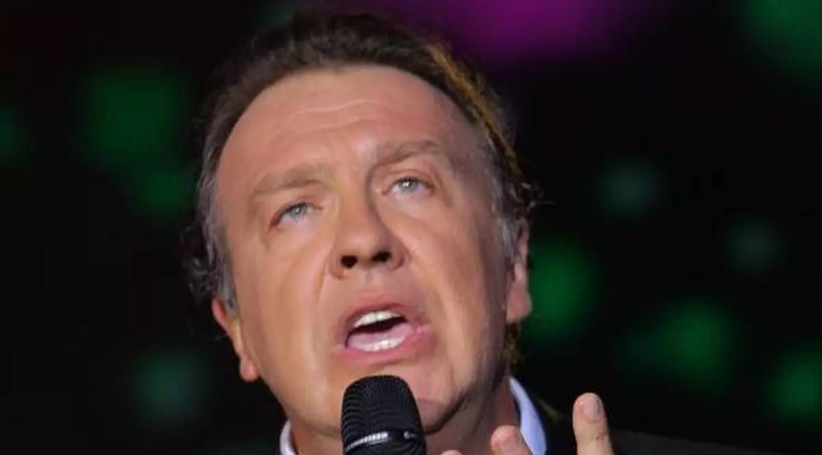 Infirmiera care s-a fotografiat cu Cotabiţă şi cea care a făcut poza au fost demise de la Spitalul Floreasca